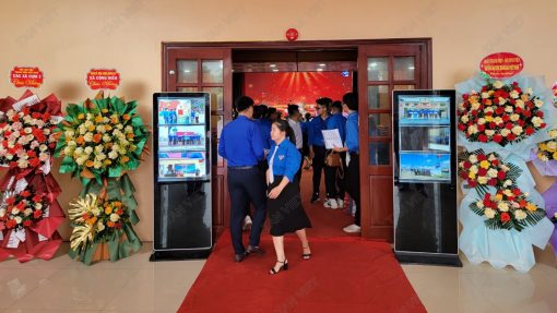 Cho thuê standee điện tử 43 inch tại Hải Phòng