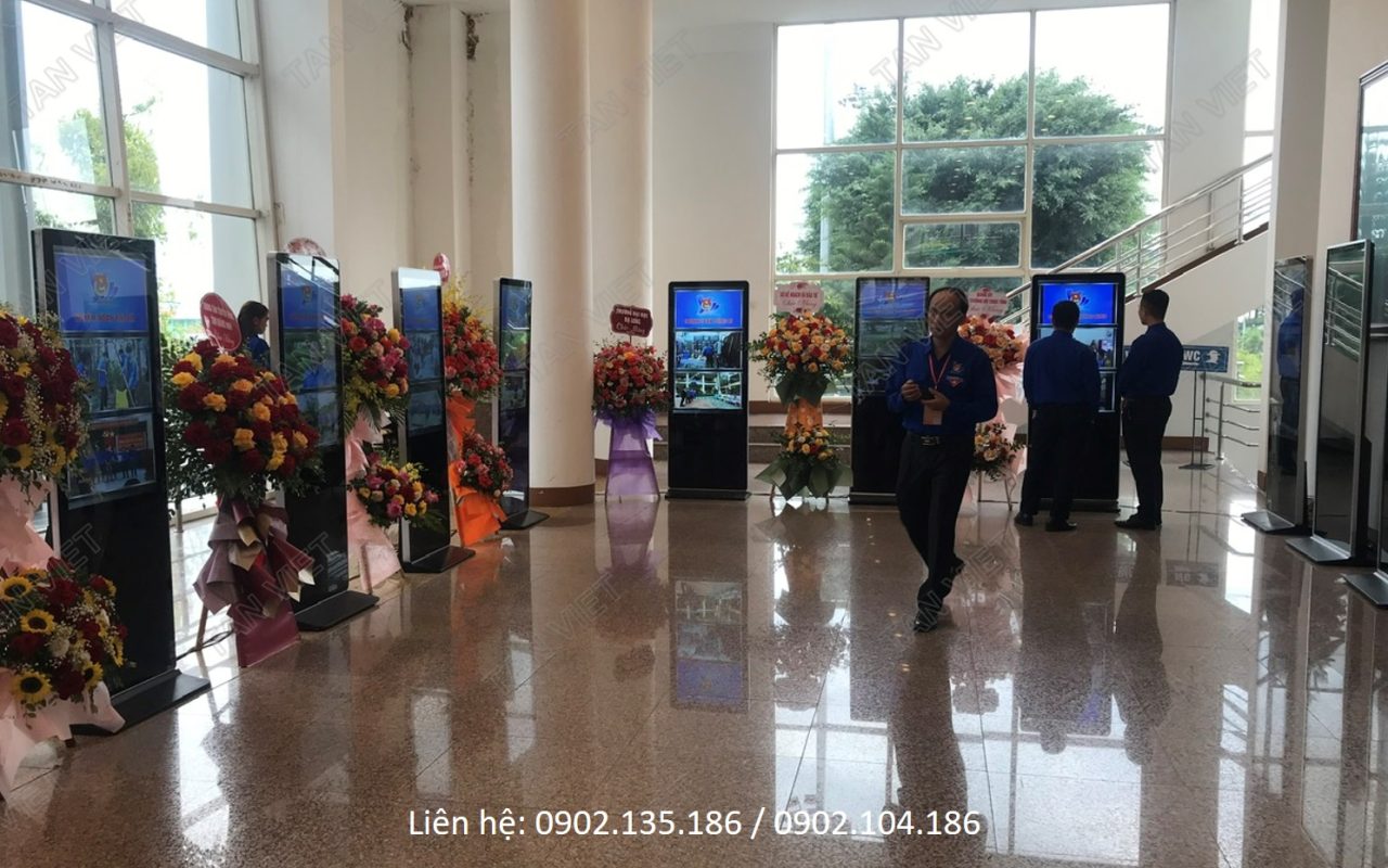 Cho thuê standee điện tử chuyên nghiệp nhất tại Việt nam