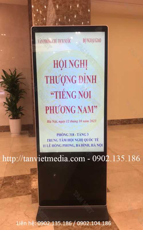 Cho thuê standee điện tử phục vụ hội nghị